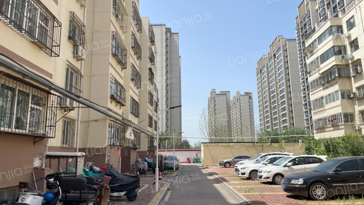 兴里苑小区外景图