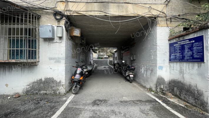 矿山简易宿舍外景图