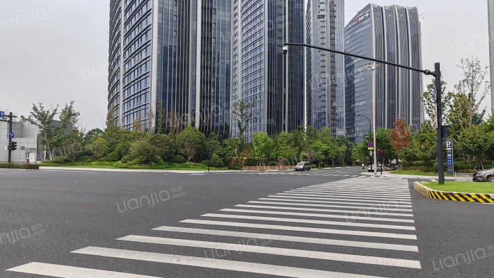 观雲钱塘城外景图