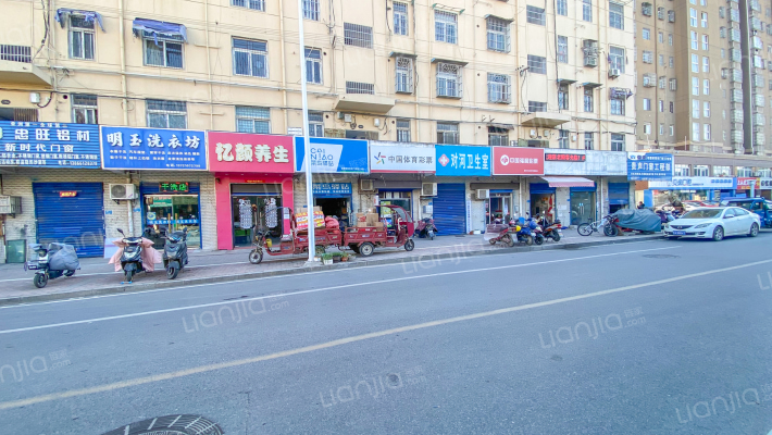 五金配件厂商住楼外景图