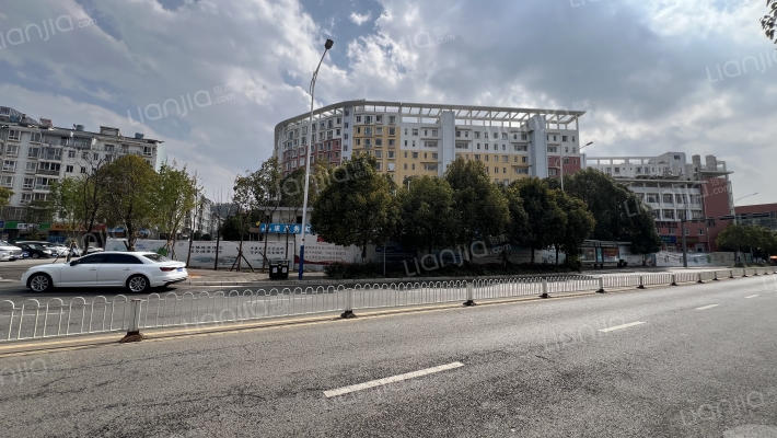 湖畔之梦外景图