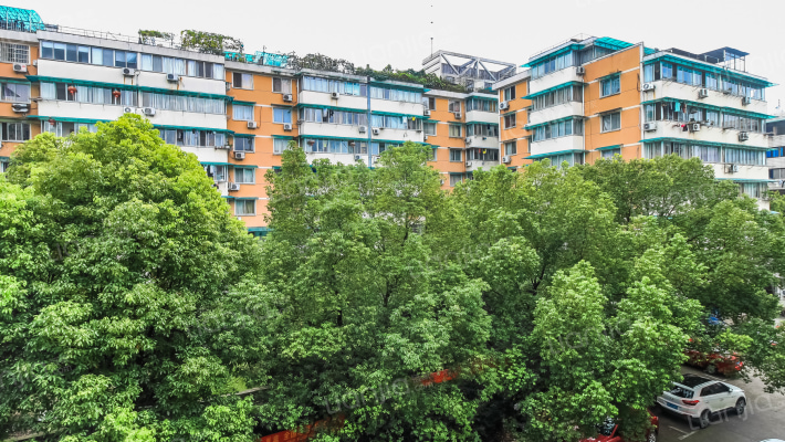 科信楼院外景图