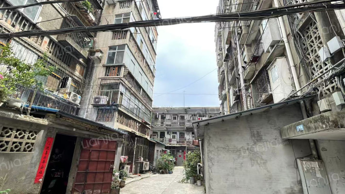 氮肥厂家属院外景图