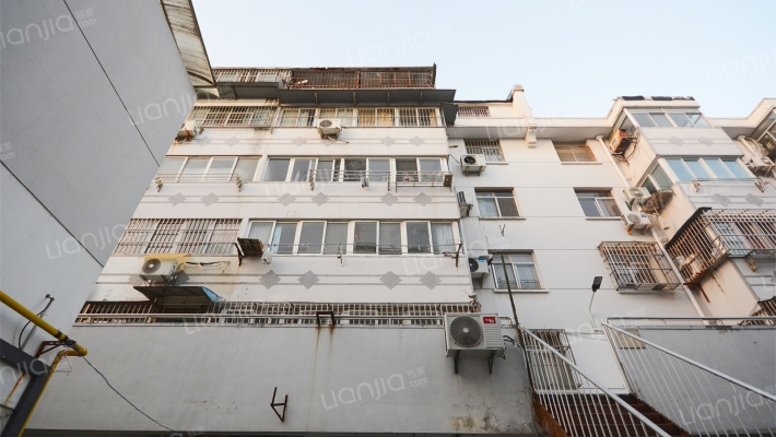 东大综合楼小区外景图