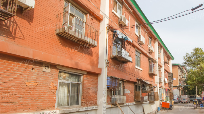 灵隐南里外景图