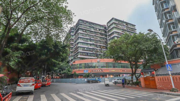 双铁金大厦外景图