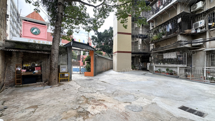 化机宿舍外景图