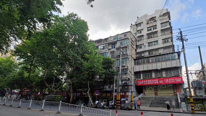 十字街鑫海开发楼外景图