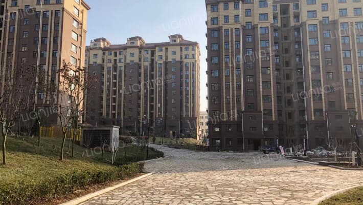 山居郦城外景图