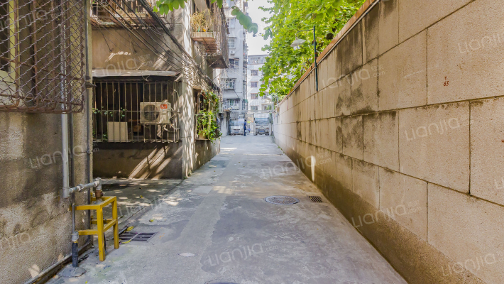 珠江水泥厂宿舍矿泉北街外景图