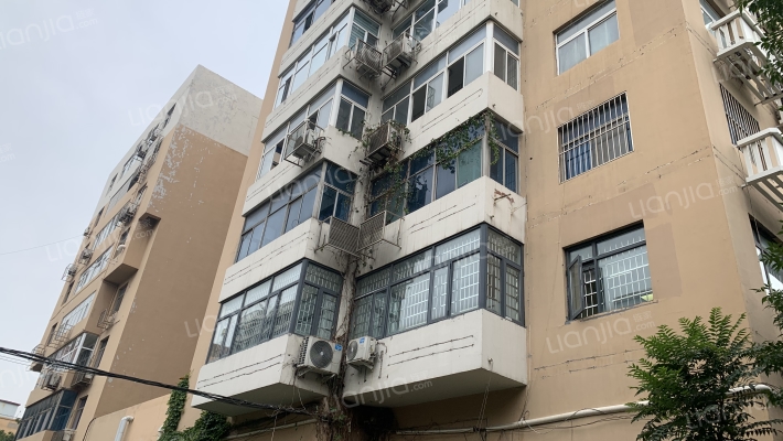 中建大厦外景图