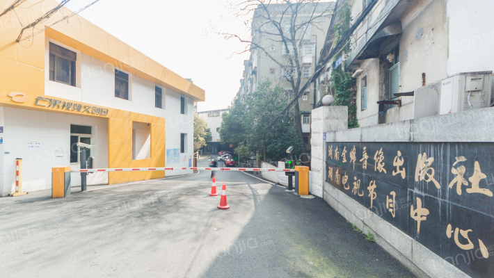 湖南金蜂音像出版社宿舍外景图