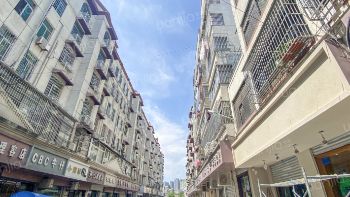 上派镇笑市口外景图