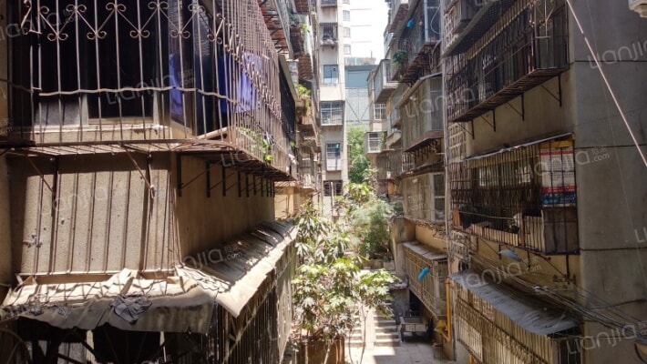 西城商住楼外景图