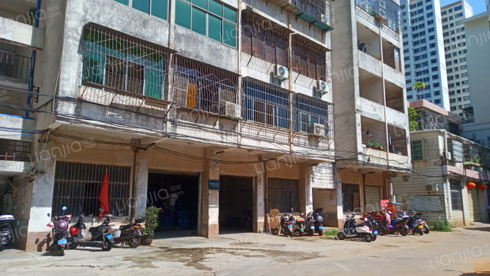 胜似闲庭外景图