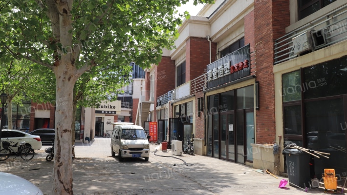 东丽湖万科城湖畔广场外景图