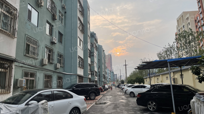 地铁苑东院外景图