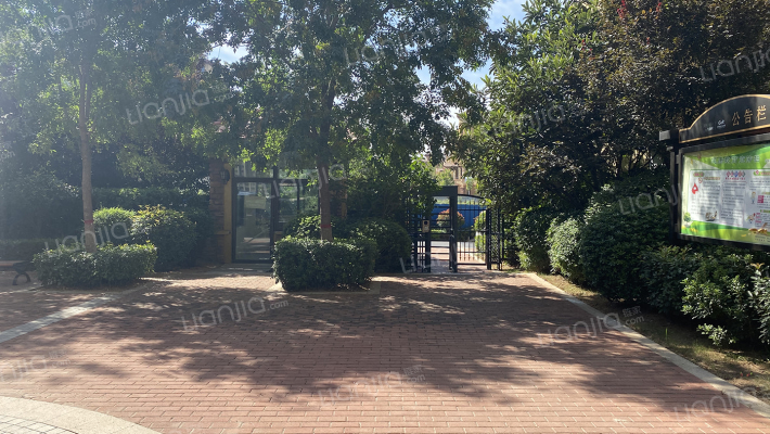 清华大溪地五号院外景图