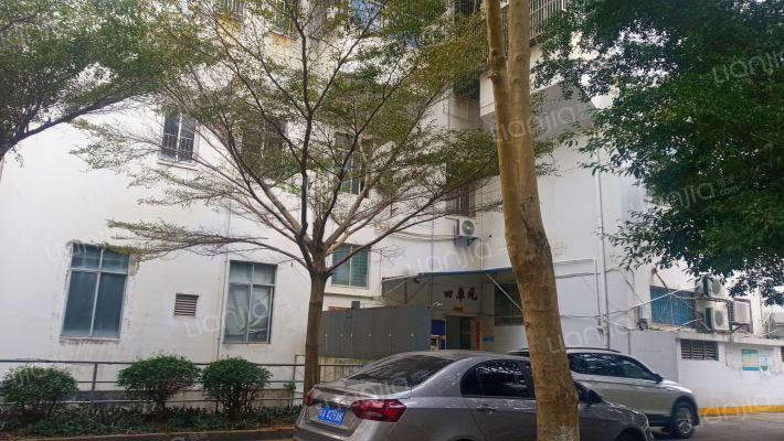 虹冠大厦外景图