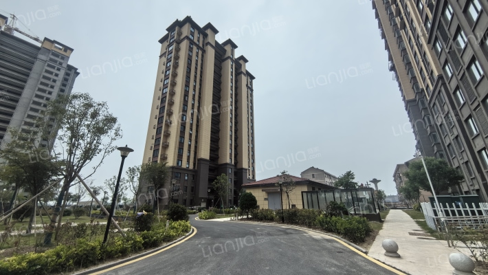 宁发凤凰城外景图