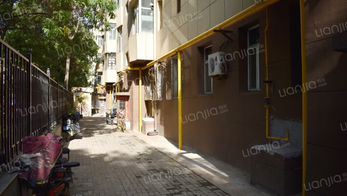 商科宿舍外景图