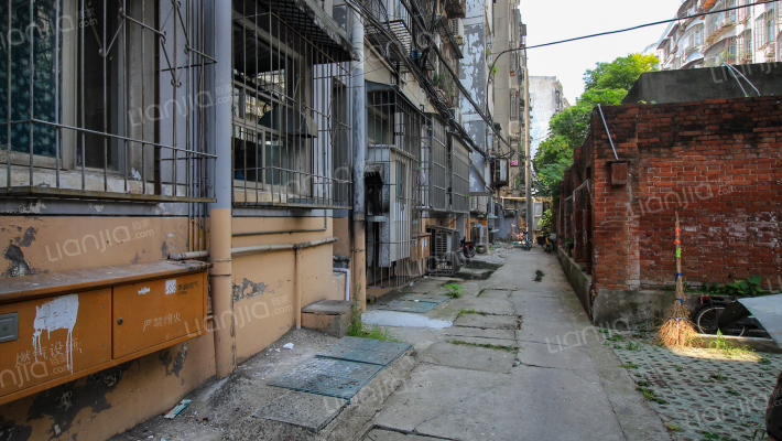 滨江花园B区外景图