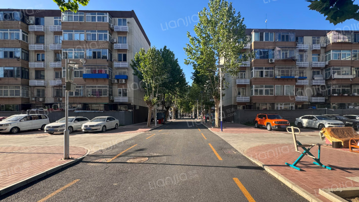 中核二四小区外景图