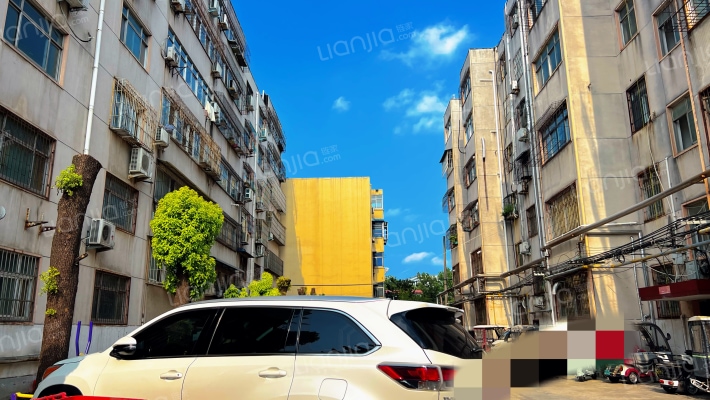 驻马店粮食和物资储备局家属院外景图