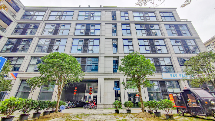 绿城深蓝商务广场外景图