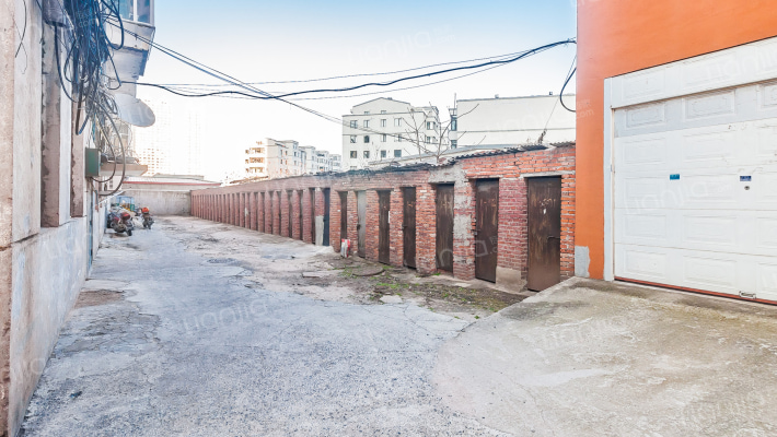 废旧物资回收公司家属楼外景图