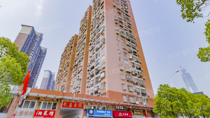 长航职工大学园丁楼外景图