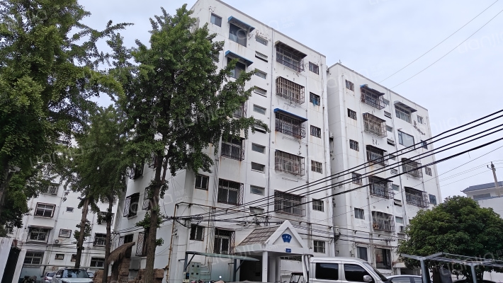 沿河小区外景图