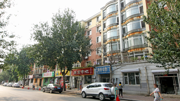 尊龙苑东区外景图