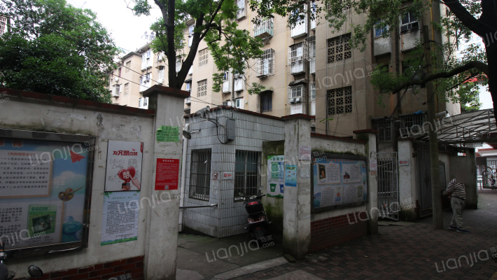 育才宿舍外景图