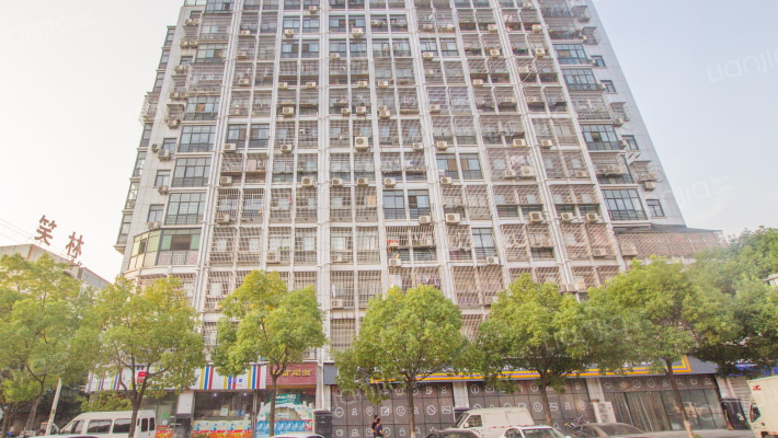 沪江公寓外景图