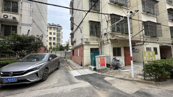 红旗小区外景图