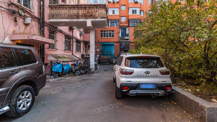 西开原头道街外景图