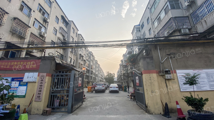 万鑫制衣厂东院外景图