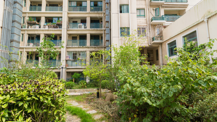 财富公寓外景图