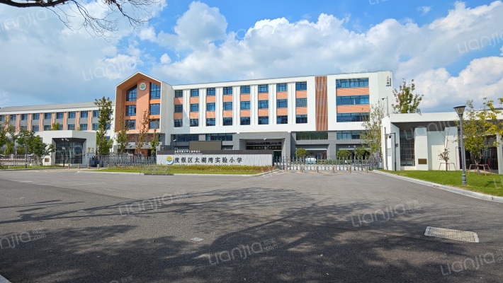 华丽家族太湖汇景外景图