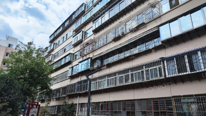 西固城建开发小区外景图