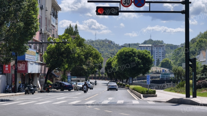 城关镇湖滨一路外景图