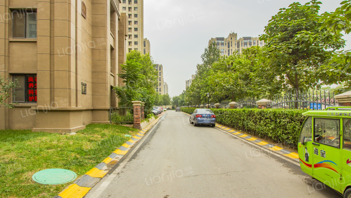 永定河孔雀城英国宫外景图