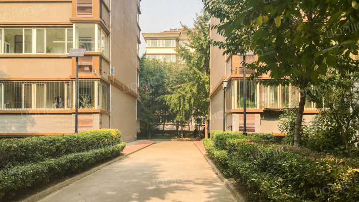 阳光小区B区外景图