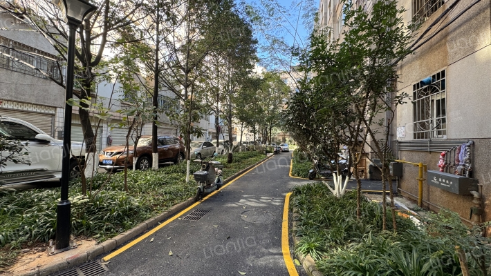 春晖小区春都里西院外景图