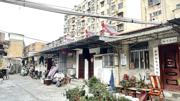 力车厂家属院外景图