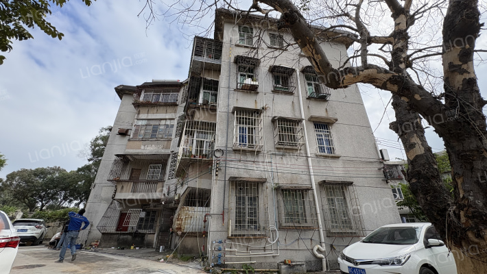 上冲教师宿舍楼外景图