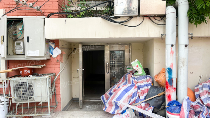 新兴西里外景图