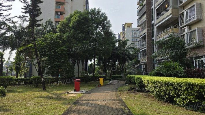 翡翠山湖外景图