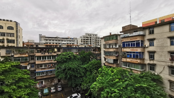 房管局宿舍外景图